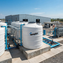 Cargar imagen en el visor de la galería, Tanque Rotoplas blanco de 22,000 litros en planta de tratamiento de agua | FH Ferreterías
